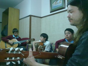 Clase de guitarra con Rafael Bravo